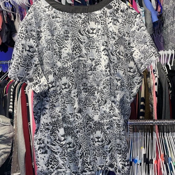 Tiger Print WhiteCross medial scrubs lots of pockets size XXL - Picture 11 of 12